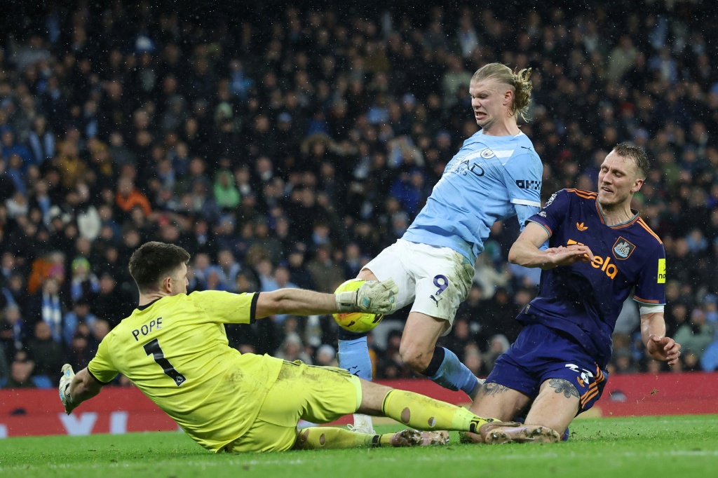 En Angleterre Manchester City se rapproche dArsenal à deux points Aston Villa et Chelsea au ralenti