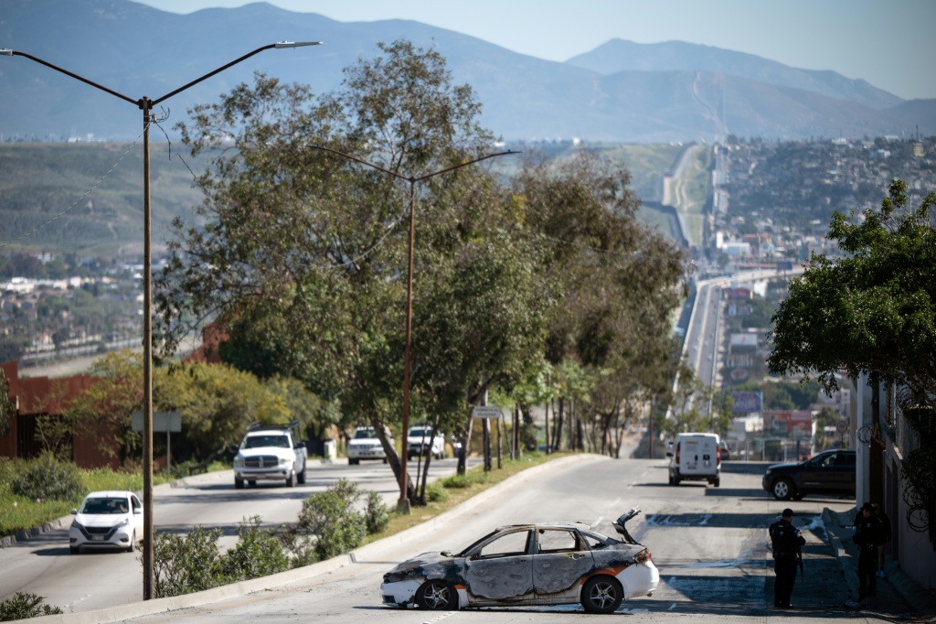 Actos de violência seguidos à morte de narcotraficante forçam suspensão de três jogos de futebol no México