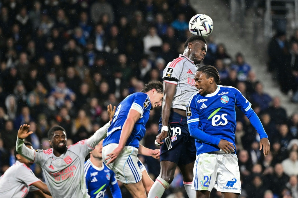 Ligue 1: lOL trébuche face à Strasbourg, succès inaugural pour Haise à Rennes, Lille savoure sa première victoire