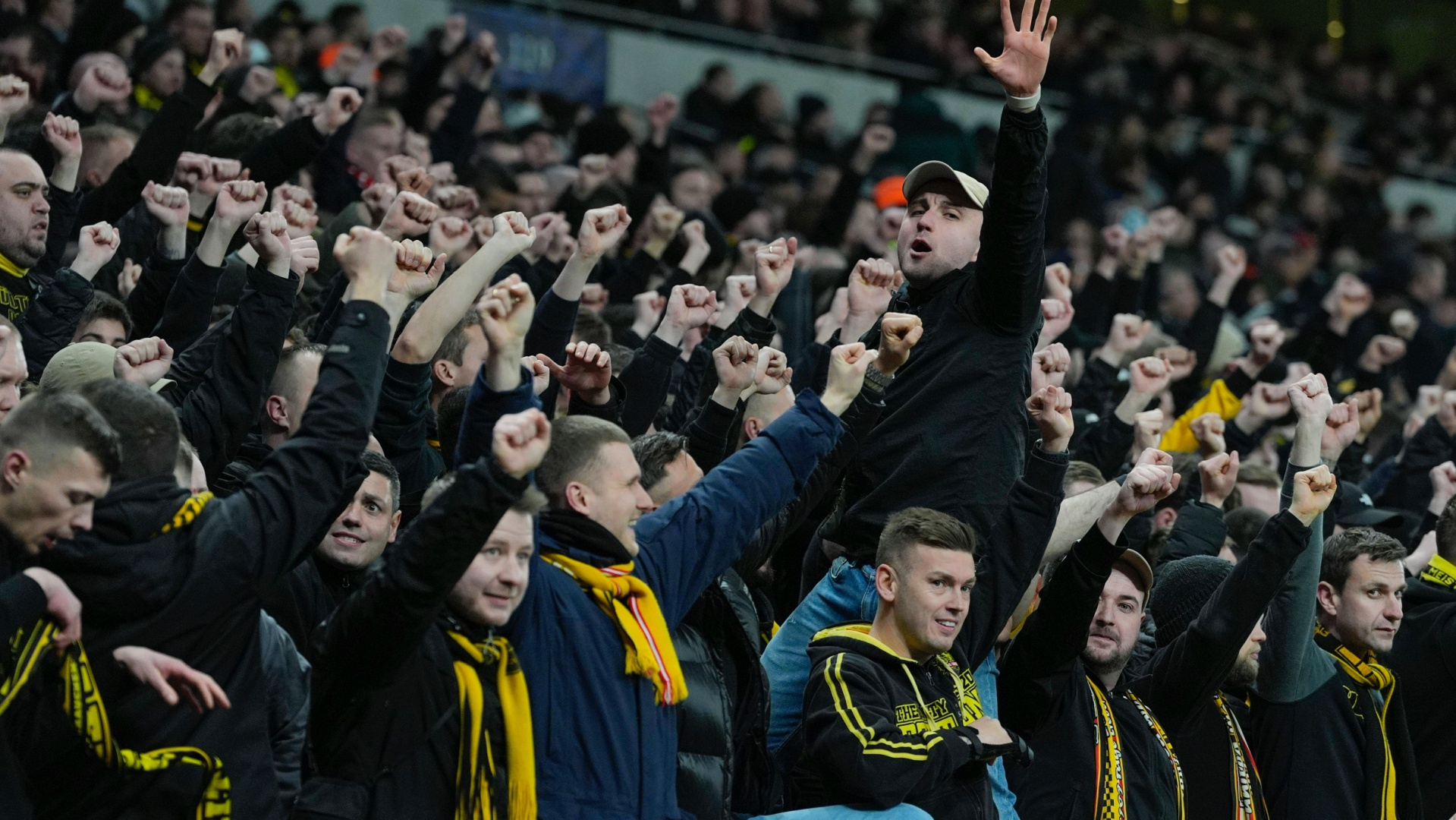 Untersuchung: Deutsche Fußballfans reisen am längsten