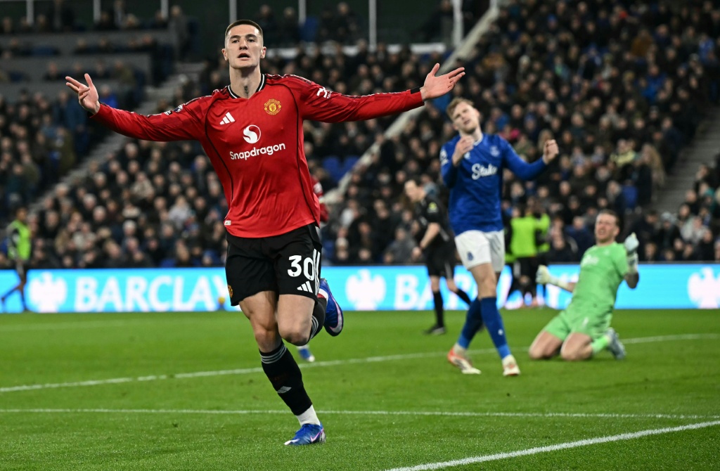 Manchester United derrota Everton por 1-0 e reforça posição na corrida à Champions