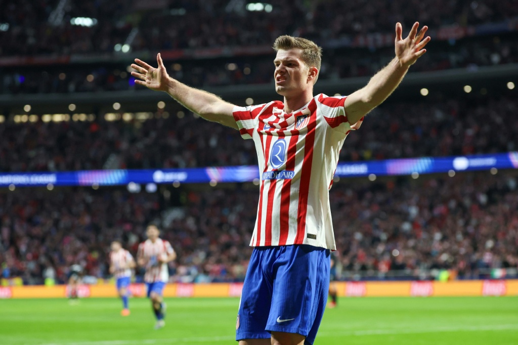 Hat-trick Sorloth stuurt Atletico voorbij Brugge naar achtste finales Champions League