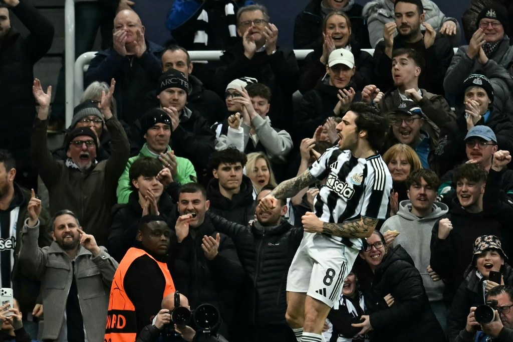 Newcastle avanza senza affanni agli ottavi di Champions League