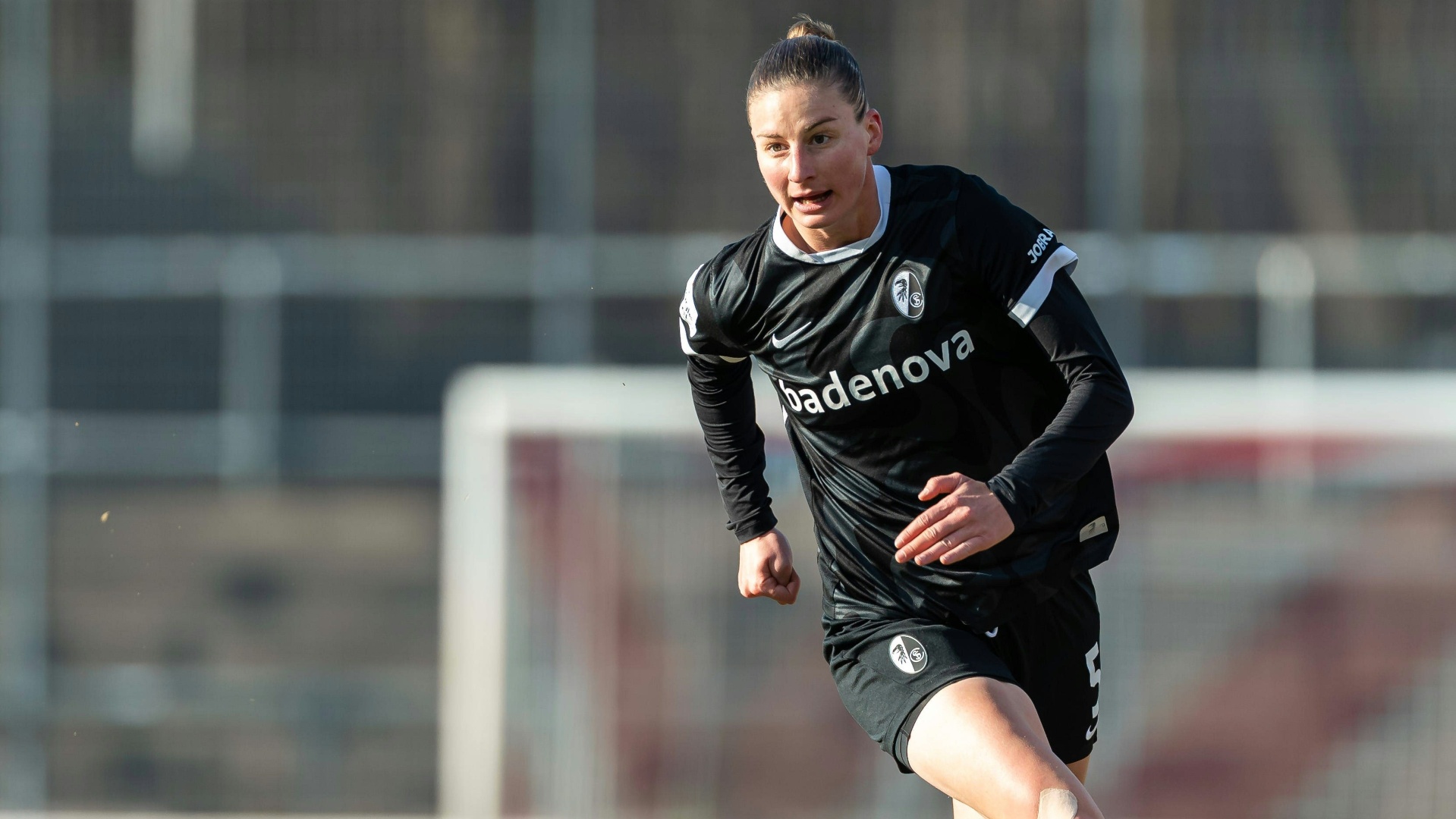 Julia Stierli aus der Schweiz bleibt bei SC Freiburg