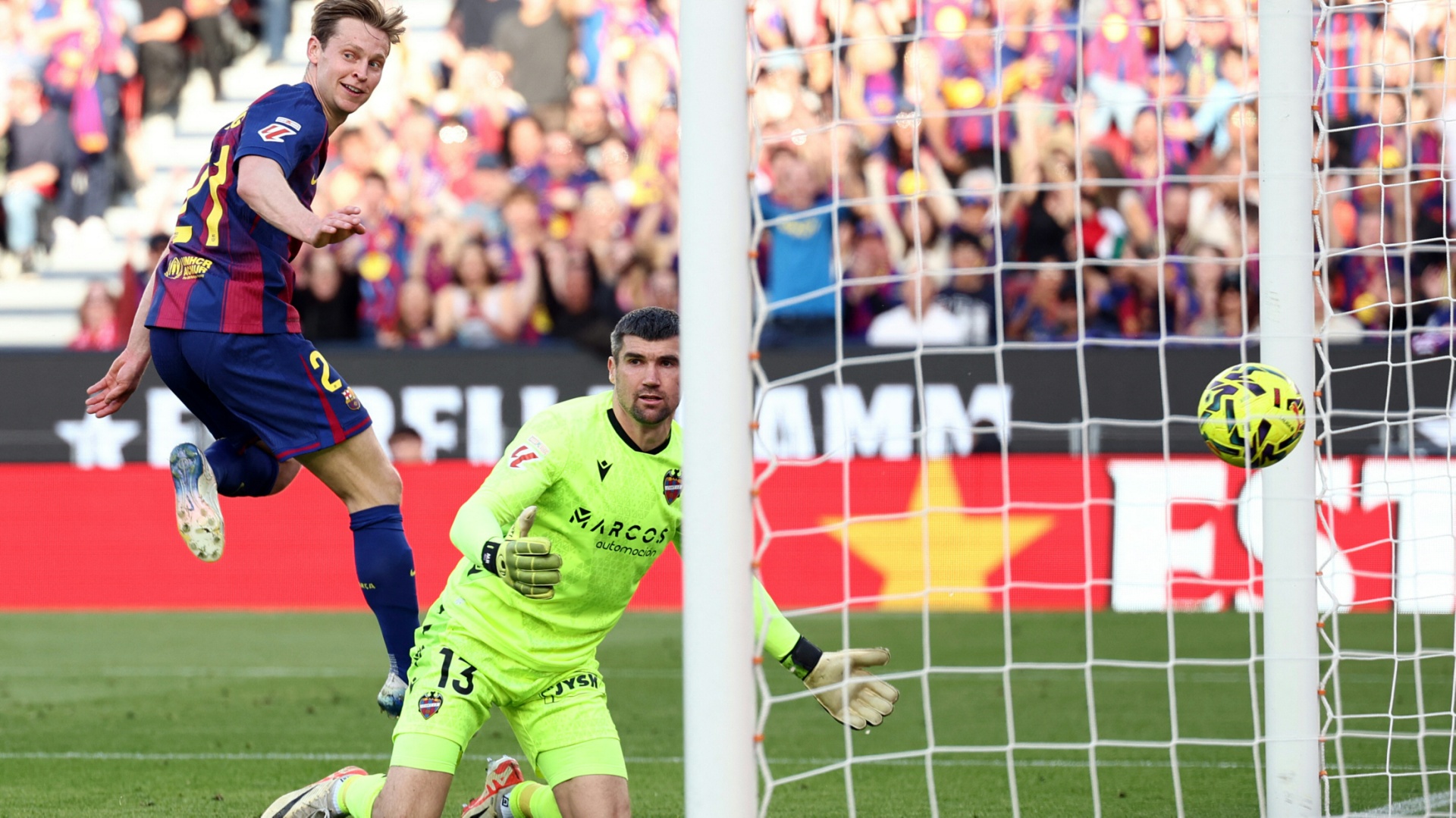 Barcelona muss lange auf Mittelfeldmotor De Jong verzichten