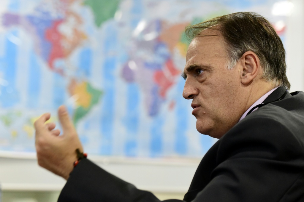 Javier Tebas presenta a Vinícius como icono en la batalla contra el racismo