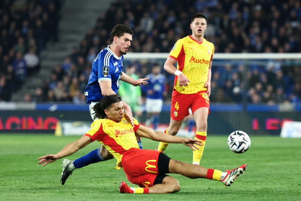 Pareggio del Lens contro lo Strasbourg, danno alle speranze di titolo in Ligue 1