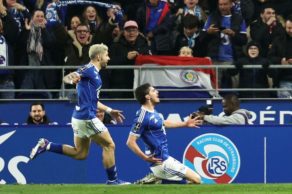 Panichelli frena al Lens y mantiene al PSG en el liderato