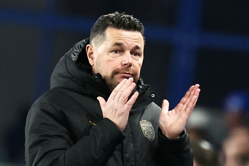 Ligue 1 Pierre Sage regrette le score final mais salue la combativité des Lensois face à Strasbourg