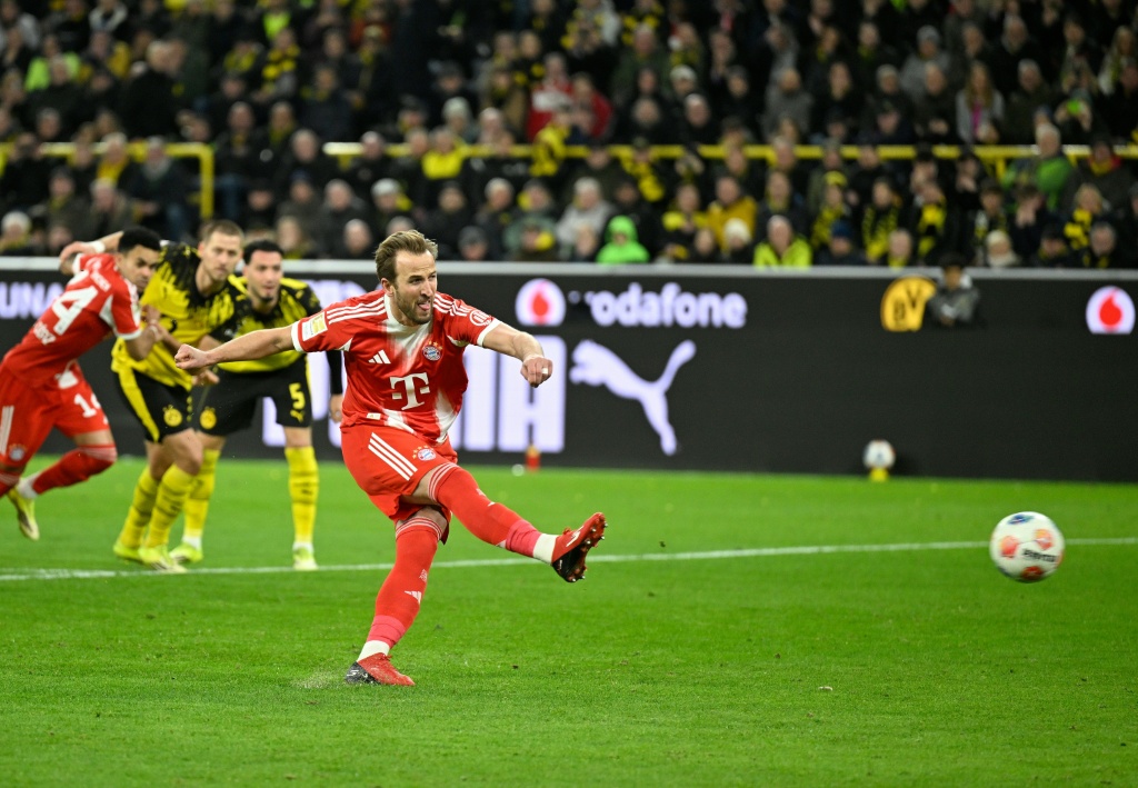 En Allemagne doublé de Kane permet au Bayern de vaincre Dortmund 3 à 2 et de prendre le large en tête