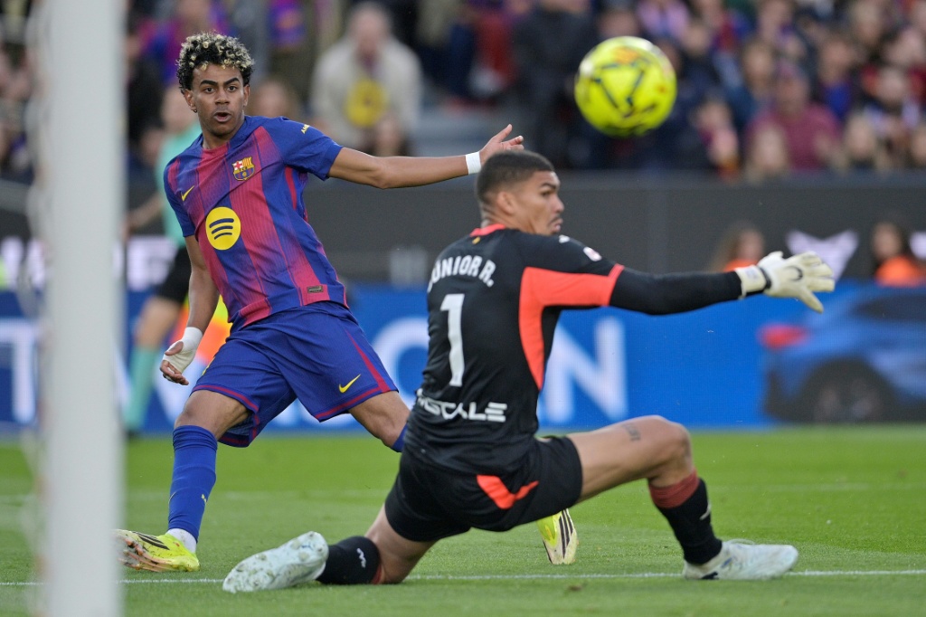 Barcelona derrota Villarreal por 4-1 graças ao hat-trick de Yamal e reforça posição na frente da Liga Espanhola