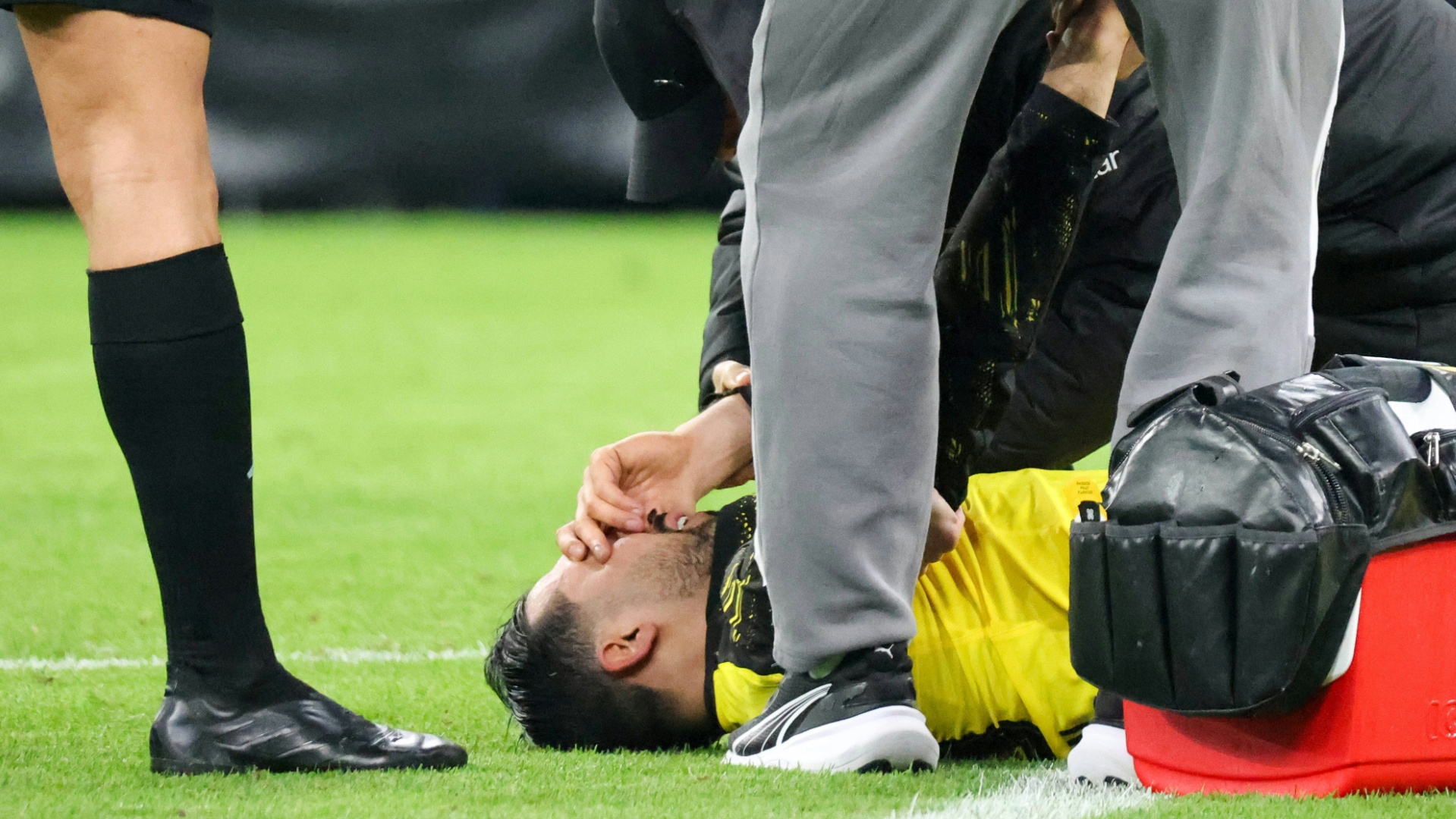 Kreuzbandriss Verdacht Borussia Dortmund bangt um langen Ausfall von Emre Can