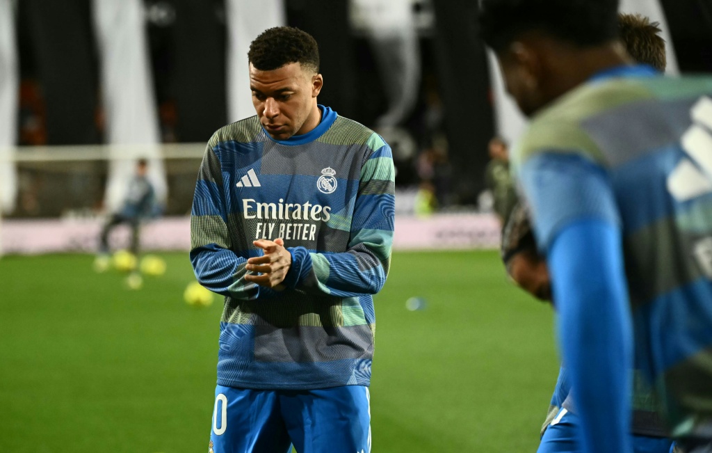 Arbeloa evita establecer fecha para el regreso de Mbappé al Real Madrid