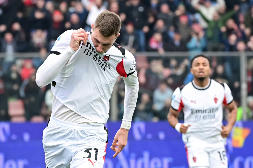 Milan derrota Cremonese nos minutos finais (2-0) e reforça vice-liderança na Serie A