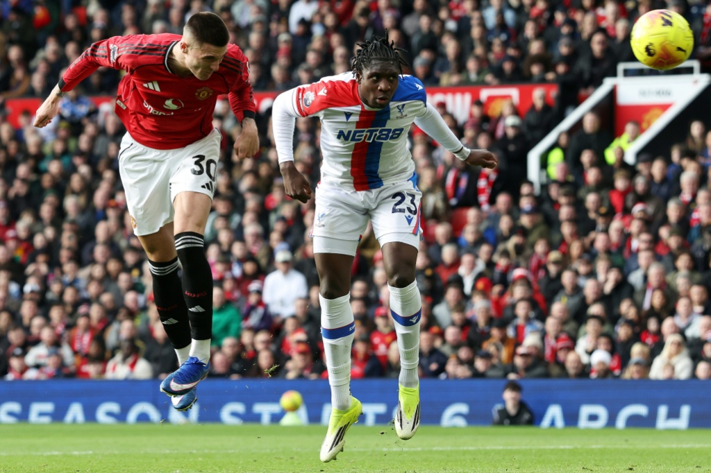 Manchester United sube al podio mientras Tottenham pende de un hilo