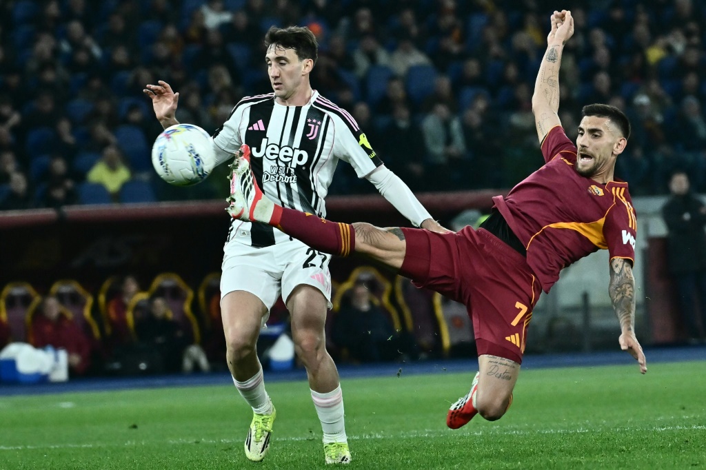 El Milan remonta al final y vence la Juventus empata en Roma