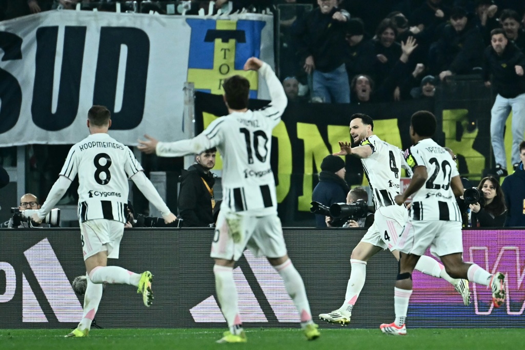 La Juve resta in corsa per la Champions League con un pareggio allultimo contro la Roma
