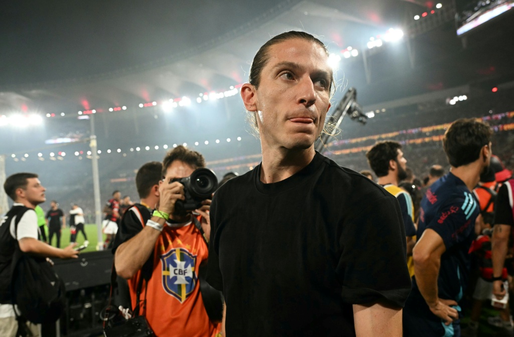 Filipe Luís deixa de ser treinador do Flamengo