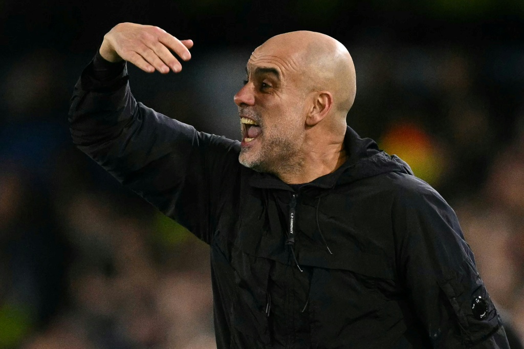 Guardiola afferma che le squadre di Premier League devono adattarsi alla minaccia dei calci piazzati