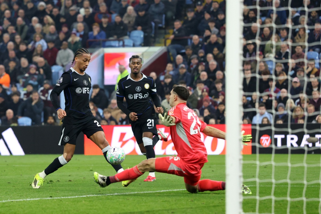 Rosenior Memuji Joao Pedro Kelas Dunia Usai Hat-trick Hancurkan Villa