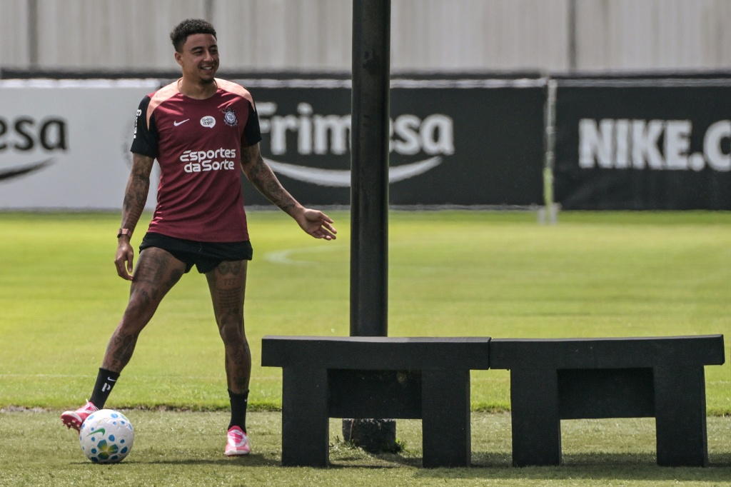 Médio inglês Jesse Lingard treina no Corinthians à espera do anúncio da sua contratação