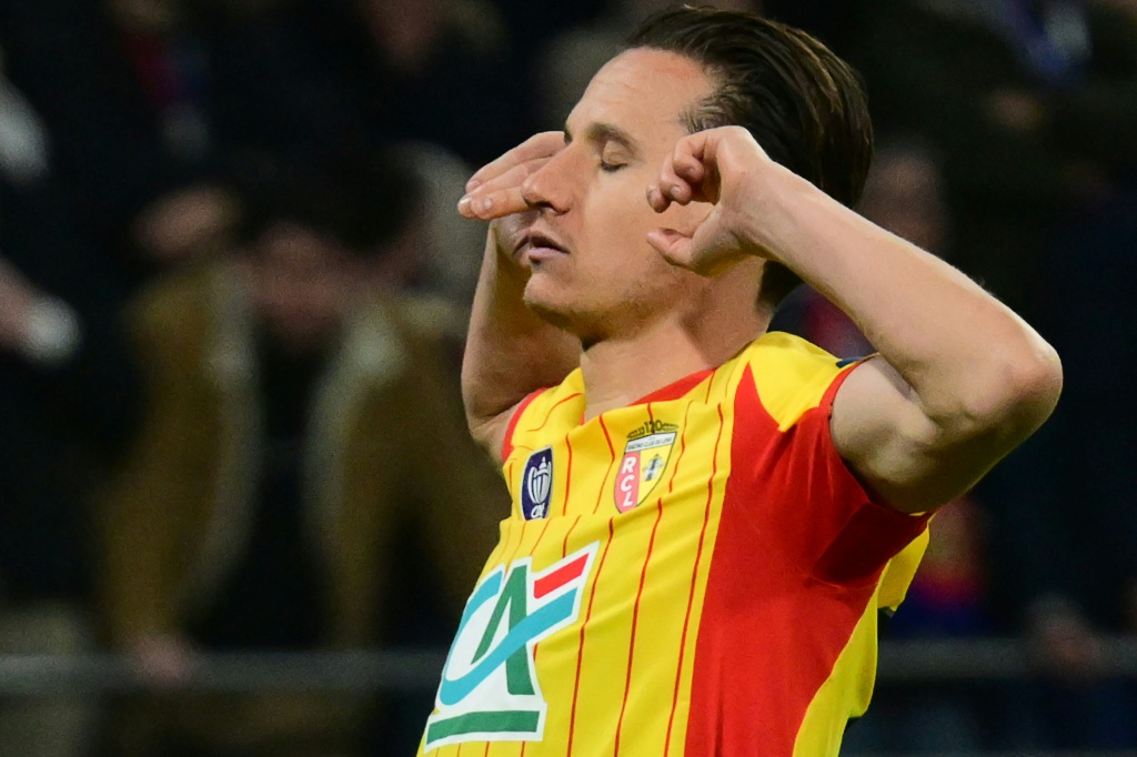 Lens accède aux demi-finales de la Coupe de France suite à un dénouement spectaculaire