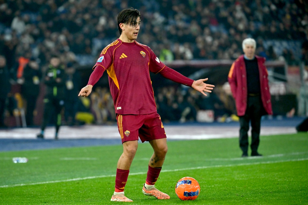 El delantero Dybala estará fuera de la Roma por mes y medio