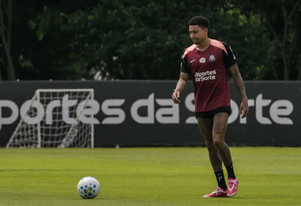 Corinthians oficializa chegada do médio ofensivo inglês Jesse Lingard