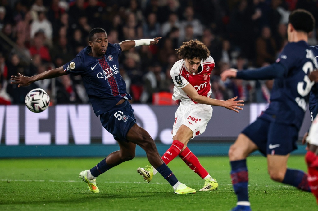 Ligue 1 PSG subit une lourde défaite face à Monaco cinq jours avant le duel avec Chelsea