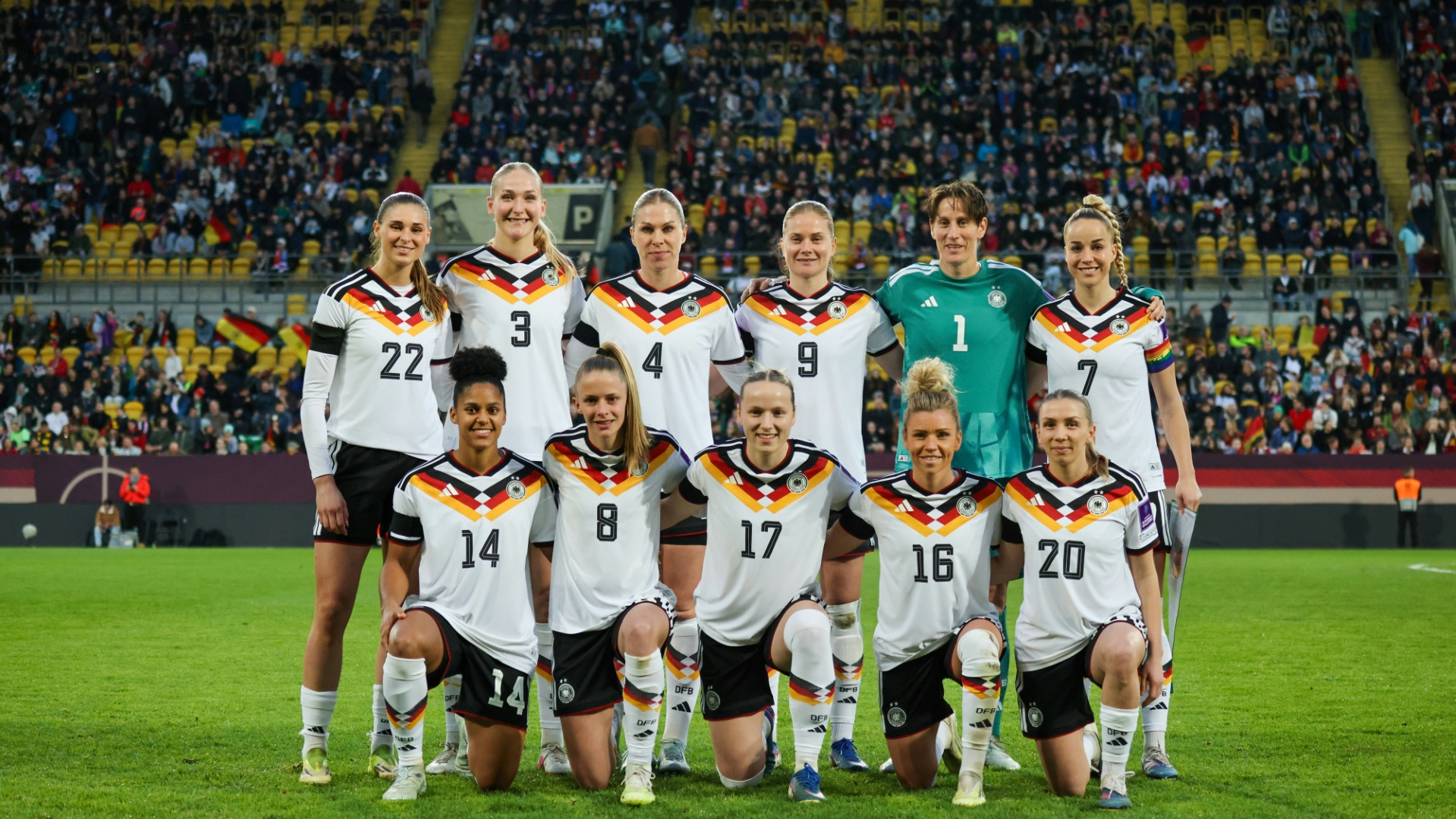 "Neugierig darauf": DFB-Frauen sollten sich auf Kunstrasen einstellen