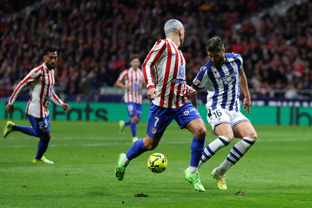 Nico González marca el gol del triunfo del Atlético frente a la Real en anticipada vista de la final copera