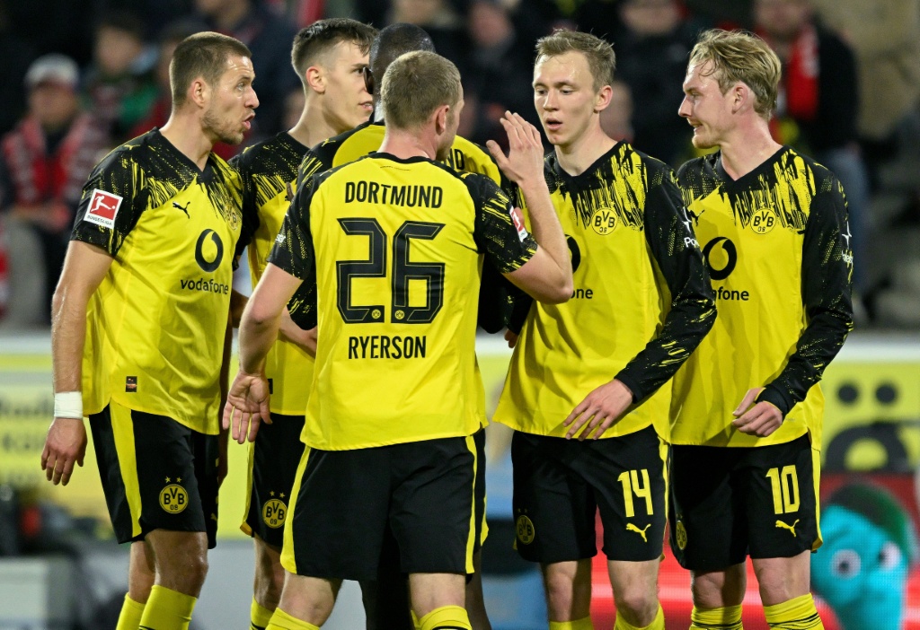 Borussia Dortmund derrota o Colónia e preserva ténue esperança de título; Bayer Leverkusen empata
