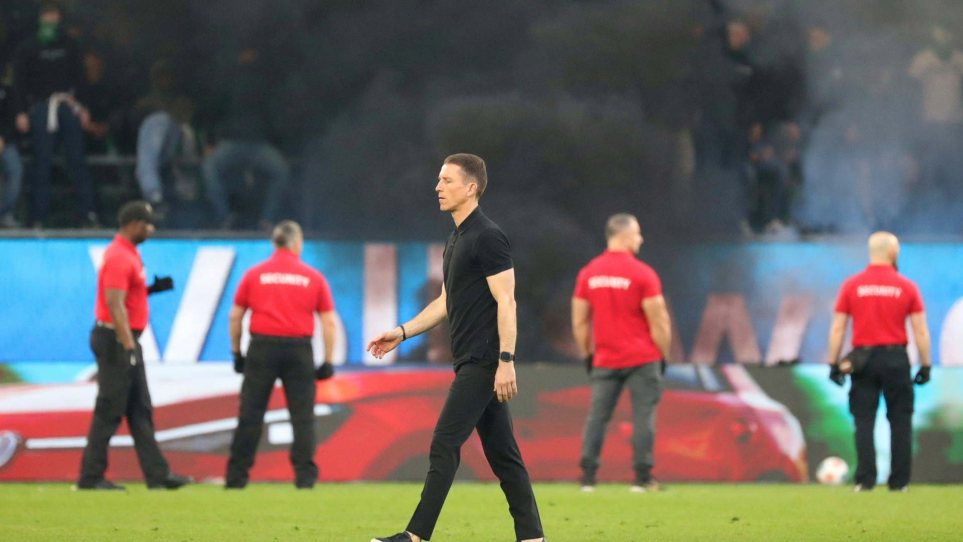 Chaos in Wolfsburg: Trainer Bauer am Abgrund, Hecking als Rettung?