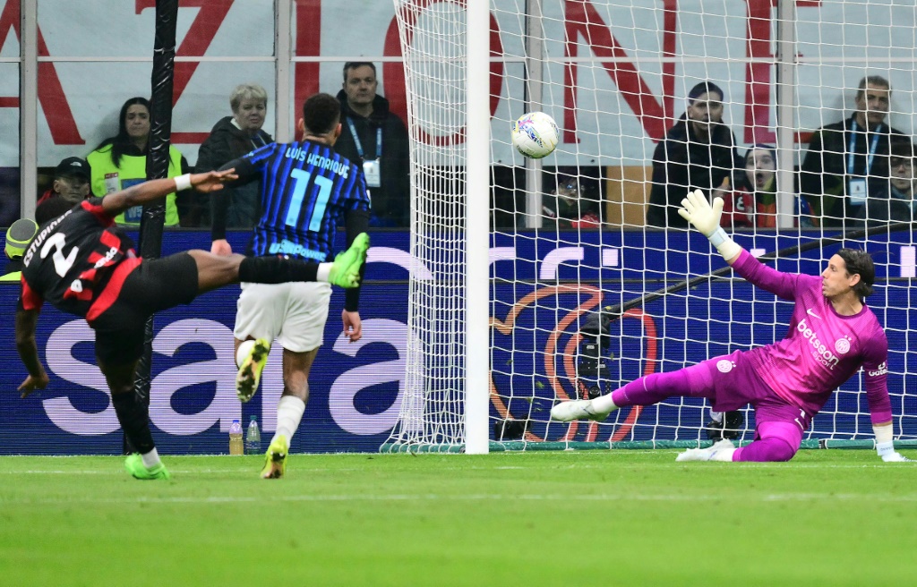 Milan tesně vyhraje derby a snižuje náskok Interu v Serii A