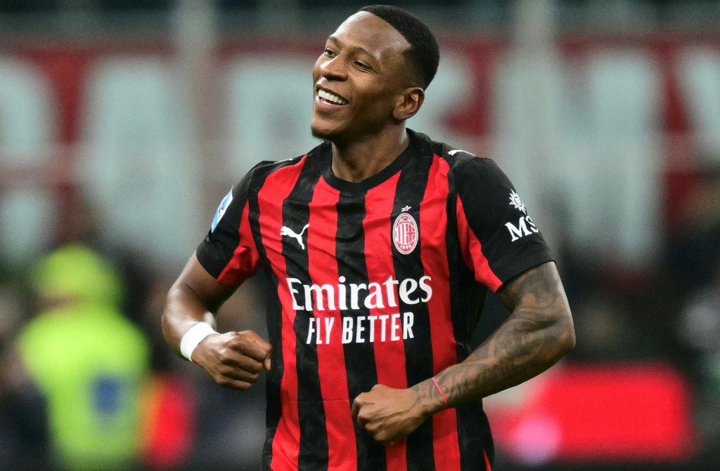 El AC Milan vence 1-0 en el derbi milanés ante el Inter con gol de Estupiñán