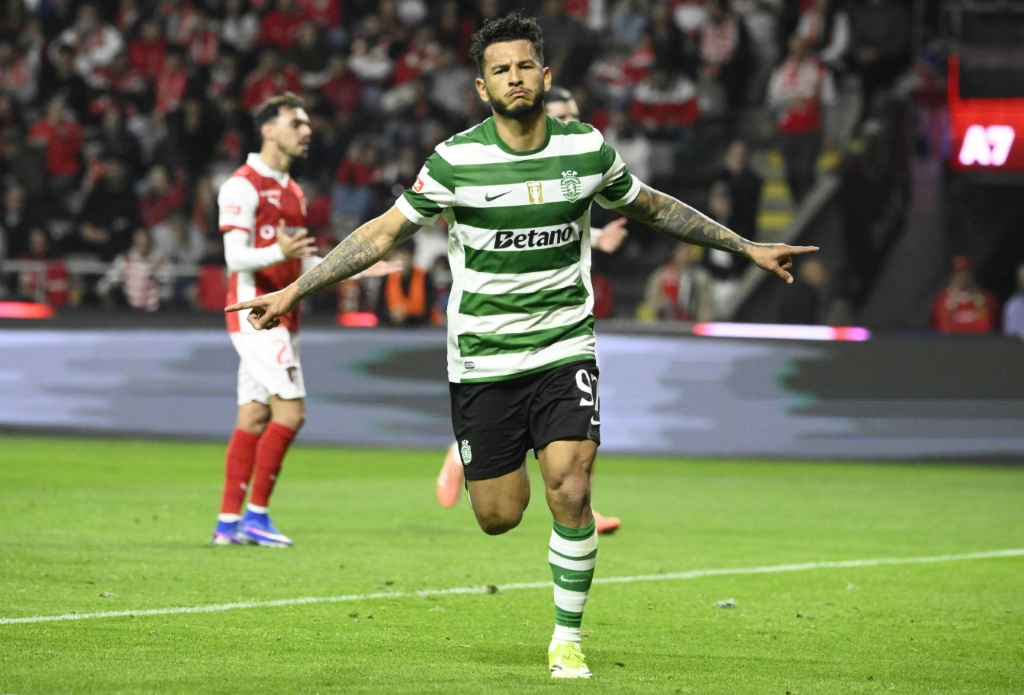 Luis Suárez, el delantero colombiano, evalúa su madurez en el fútbol antes de viajar al Ártico