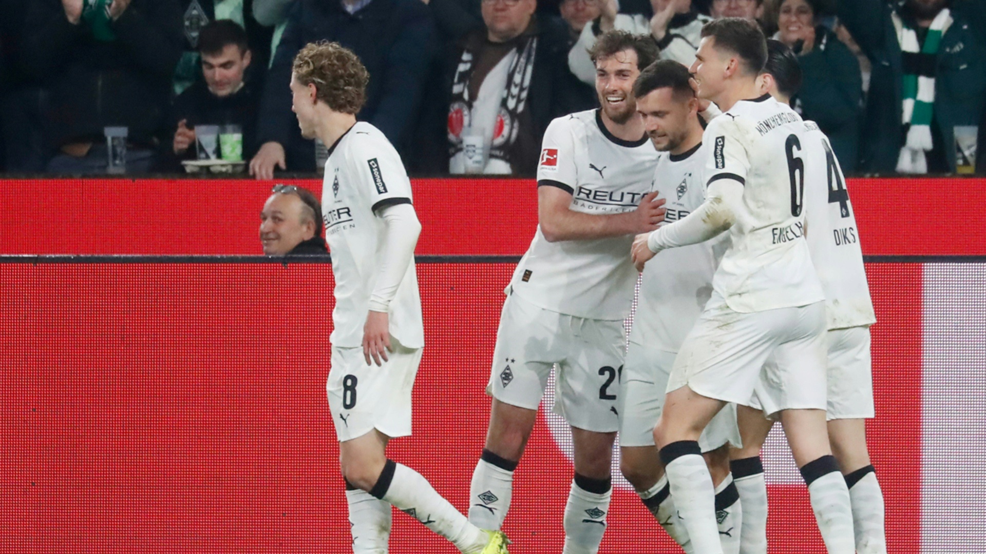 Borussia findet Luft: Stöger knallt beim Meilenstein ein Traumtor rein