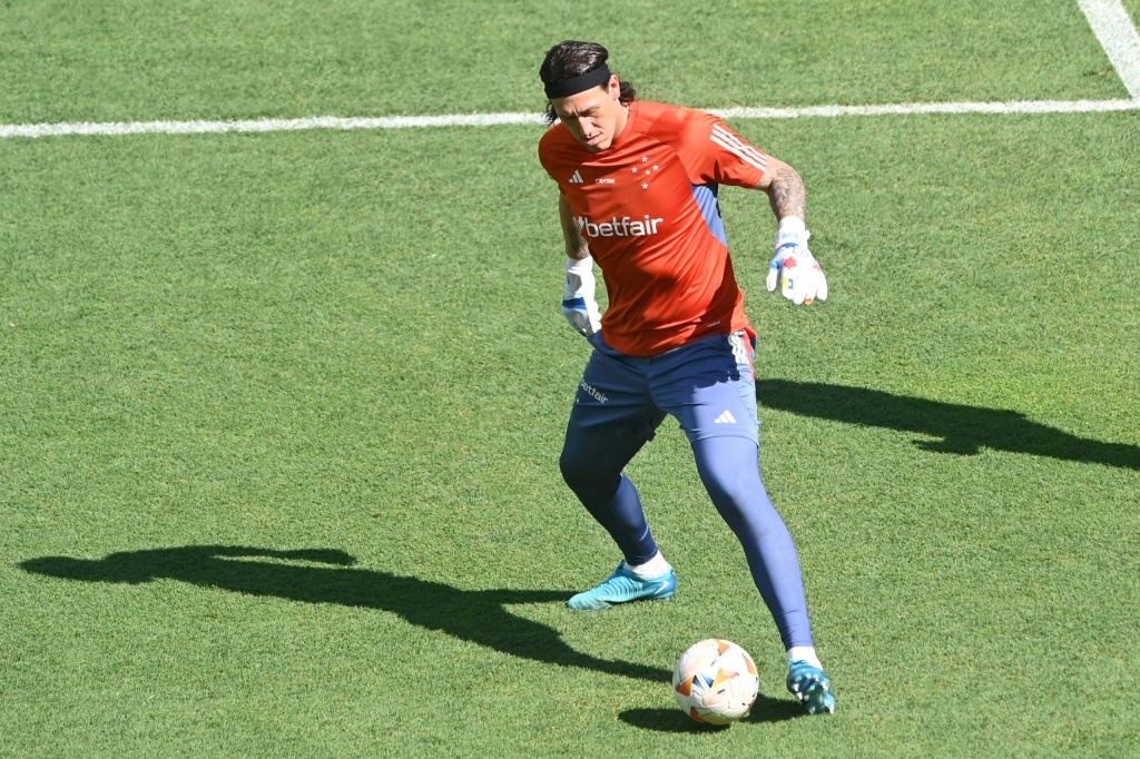 Cássio apanha lesão grave no joelho esquerdo e necessita de operação