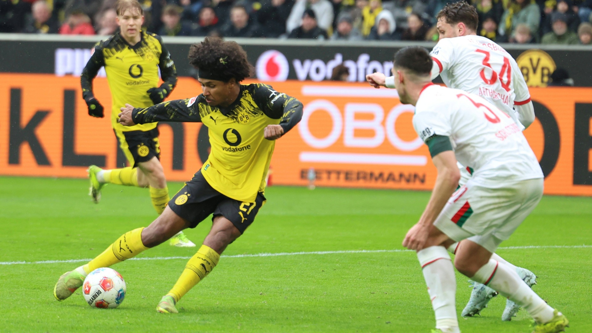 Adeyemi und Reggiani freuen sich: BVB behält Verfolger in Schach