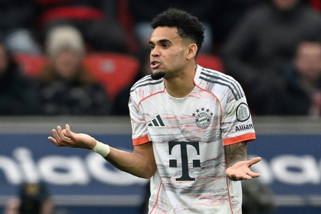 Bayern met negen man knokt naar gelijkspel bij Leverkusen