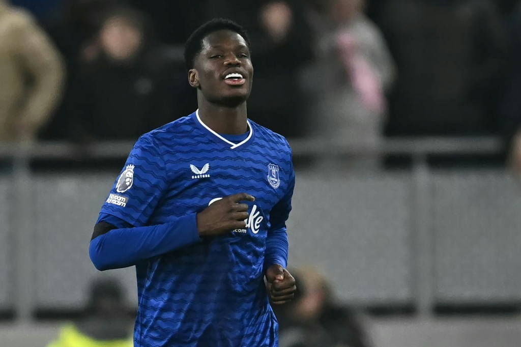 Barry dell Everton accusa aggressione ad amici durante sconfitta con Arsenal