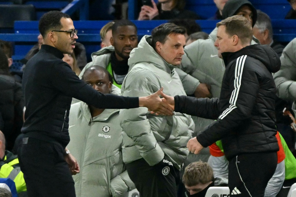 Rosenior critico verso larbitro dopo il curioso episodio del cerchio prima della sconfitta con il Chelsea