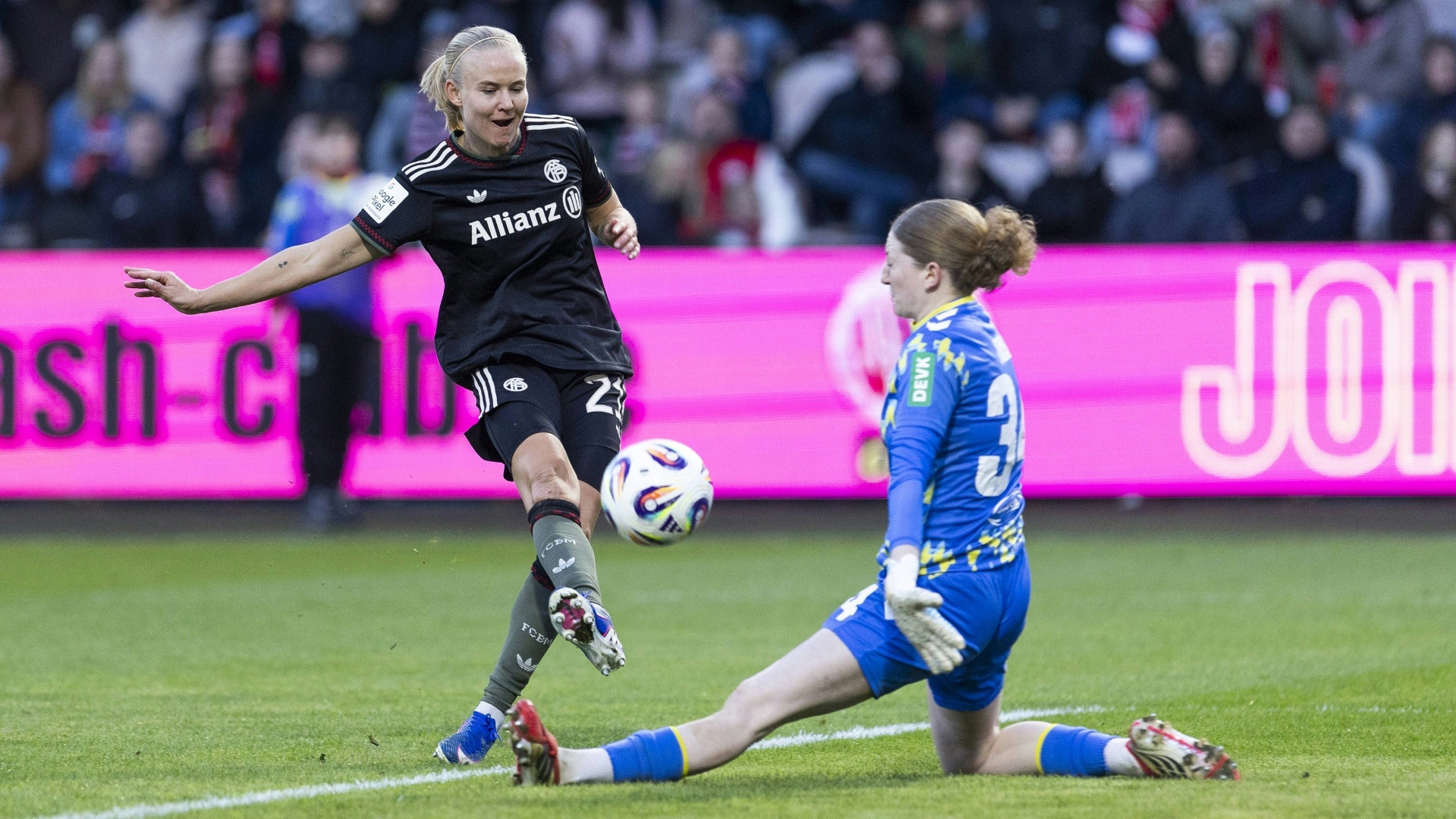 Bayern besiegt Köln mit starker Ersten Halbzeit Popp rettet Wolfsburg den Sieg