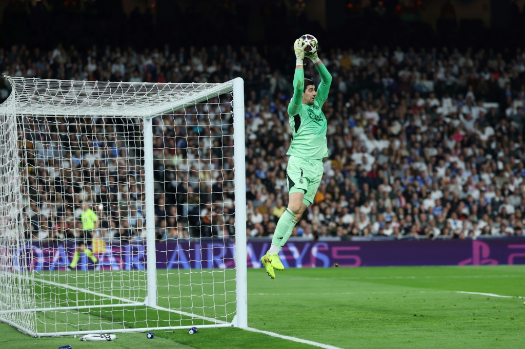 Real Madrid confía en Courtois, "el mejor de la historia", para frenar al City
