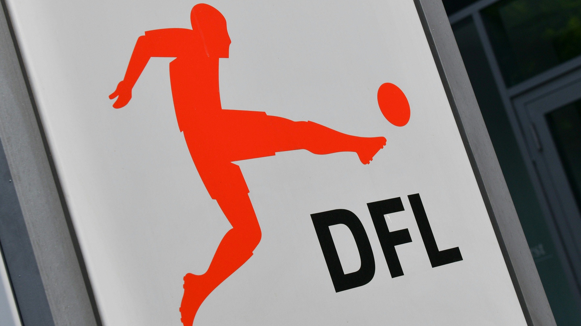 Sämtliche 36 Teams aus Bundesliga und 2. Liga reichen Lizenzanträge termingerecht ein