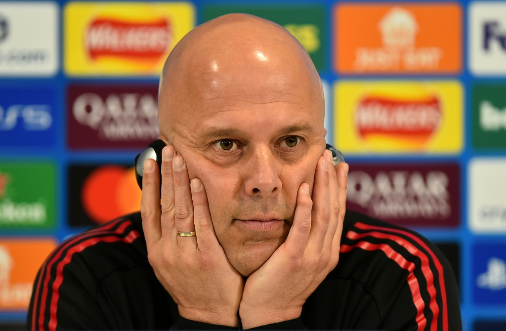 Slot Bertekad Merebut Kembali Dukungan Penggemar Liverpool yang Frustrasi