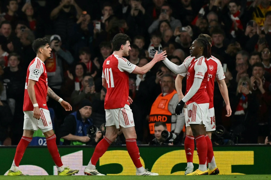 Ligue des champions: le superbe but d'Eze qualifie Arsenal en quarts face au Sporting