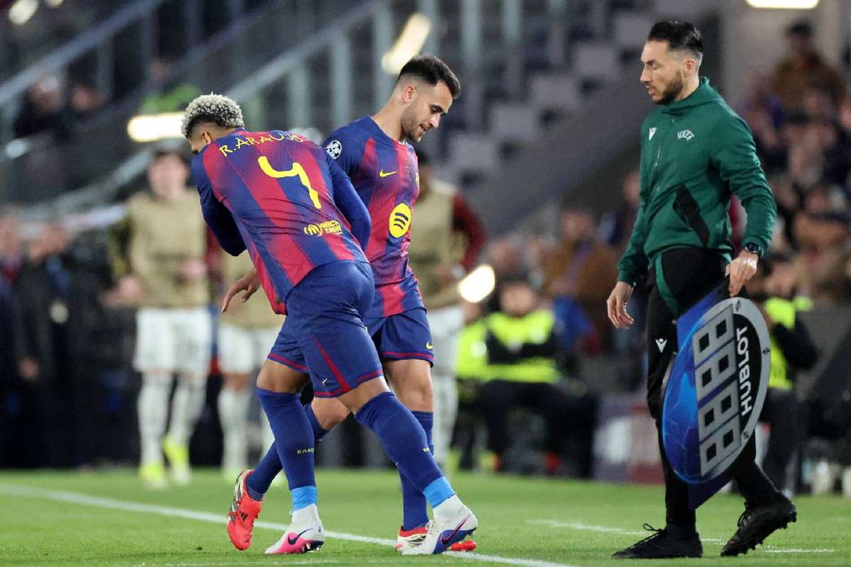 Eric García abandona el terreno de juego lesionado frente al Newcastle