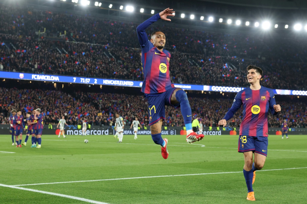 Ligue des champions: Barcelone anéantit Newcastle et rejoint les quarts