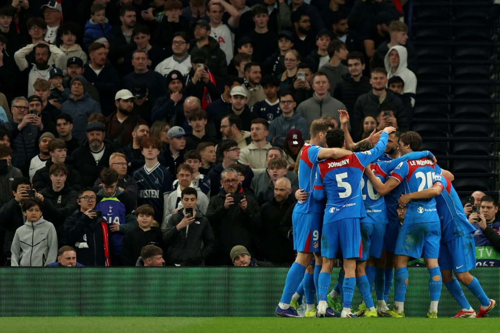 Atlético de Madrid é derrotado pelo Tottenham por 3-2 mas avança para defrontar o Barça nas meias da Champions
